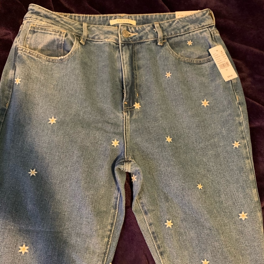 Daisy Embroidered Mom Jeans